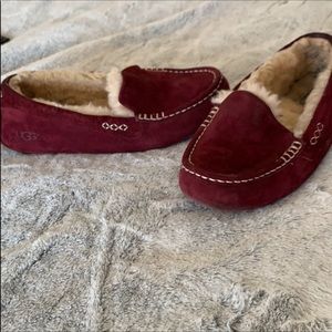 Ugg wine color slipper